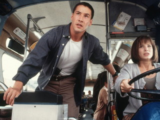 \'ސްޕީޑް\' ފިލްމްގެ މަންޒަރެއްގައި ކިއާނޫ ރީވްސް އާއި ސޭންޑްރާ ބުލޮކް