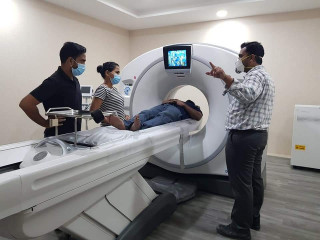 ލ.ގަމު ރީޖަނަލް ހޮސްޕިޓަލްގައި ސީޓީ ސްކޭން މެޝިނެއް ބަހައްޓާ ޓެސްޓްކުރަނީ