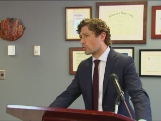 މިނިއެޕްލިސްގެ މޭޔަރ ޖޭކަބް ފްރޭ