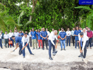 Muizzu at the inauguration ceremony of the second phase of the Fuvahmulah internal roads construction project