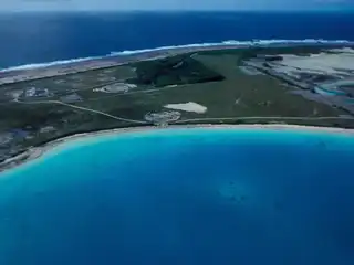 އިންޑިއާ ކަނޑުގައި އޮންނަ ޑިއޭގޯ ގާސިއާގެ މަގުތަކާއި ބައެއް އިމާރާތްތައް މަތިން ފެންނަ މަންޒަރެއް