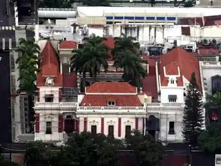 ވެނެޒުއެލާގެ ވެރިރަށް ކަރާކަސް ގައި ހުންނަ ރިޔާސީ ގަނޑުވަރު މިރަފްލޯރެސް ޕެލަސް