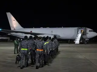 ޖަޕާނުގެ އެއަރ ސެލްފް ޑިފެންސް ފޯސްގެ ޓްރާންސްޕޯޓް މަތިންދާބޯޓެއް ދިވެހިރާއްޖެއަށް ފުރުމަށްޓަކައި ބޯޓަށް އަރަނީ