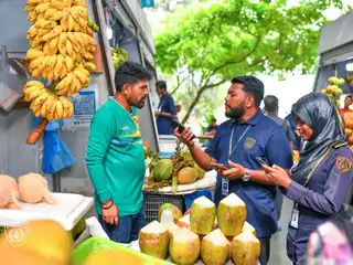 ގަވާއިދާ ހިލާފަށް މަސައްކަތްކުރާ ބިދޭސީން ހޯދުމަށްޓަކައި، ޓާސްކް ފޯސްއިން ހުޅުމާލެ ރަށު މާރުކޭޓުގައި ހާއްސަ ރޭޑެއް ކުރިއަށް ގެންދަނީ
