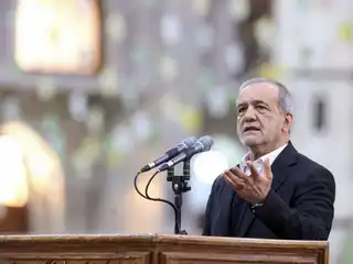 އީރާން އޮތީ ސުލްޙަ އަށް ތައްޔާރަށް، އެކަމަކު ޤައުމީ ބާރު ދޫނުކުރާނަން: އީރާންގެ ރައީސް 