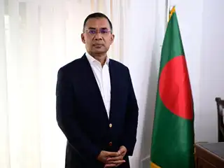 ތޯރިގް ރަހުމާން އިސްކޮށް ހުންނަވައިގެން ލީޑްކުރައްވާ ބަންގްލަދޭޝް ނޭޝަނަލިސްޓް ޕާޓީ (ބީއެންޕީ) އިން، ފެބްރުއަރީ މަހުގެ 12 ވަނަ ދުވަހު ބޭއްވި އިންތިޚާބުގައި 200 އަށް ވުރެ ގިނަ ގޮނޑި ކާމިޔާބުކޮށް، މަޖިލީހުގެ ތިންބައިކުޅަ ދެބައިގެ އަޣުލަބިއްޔަތެއް ވަނީ ހޯދާފައި. 