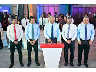 ރައީސުލްޖުމްހޫރިއްޔާ، ބީއެމްއެލް ގެ "ޔޫތު އެންޓްރަޕްރިނިއަރޝިޕް ފައިނޭންސިންގ" ފެސިލިޓީ އިފްތިތާޙްކޮށްދެއްވަނީ