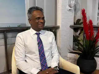 މަސައްކަތެއް ނެތި މުސާރަ ދިނުމަކީ ރިޝްވަތު ދިނުން، ރަނގަޅު ވެރިއަކު އެހެން ކަންތަކެއް ނުކުރާނެ: މޭޔަރު އާޒިމް