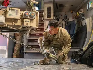 އީރާނާ ދިމާލަށް އެމެރިކާގެ އިތުރު ވަރުގަދަ ލަޝްކަރެއް ދަތުރު ކުރަމުންދާ ކަމަށް ޓްރަމްޕް ވިދާޅުވެއްޖެ