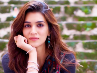 ބޮލީވުޑްގެ ތަރި ކްރިތީ ސެނޯން