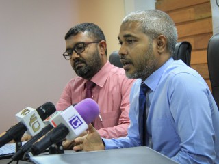 ހުޅުމާލޭ ބަނދަރުގައި އަޅާފައި ހުންނަ ދޯނިތަކުން މާރޗް މަހުން ފެށިގެން ފީ ނަގަނީ