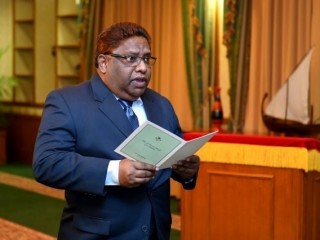 ފަނޑިޔާރު އަލީ ހަމީދަށް ތުހުމަތު ކުރެވޭ ކަސްބީ އަންހެނުންނާ އެކު ގުޅުން ހިންގި ވީޑިއޯގެ މައްސަލަ ނުބަލަން ނިންމައިފި