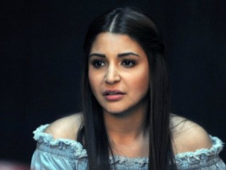 އަވަސް އަރުވާލައިގެން ހޮލީވޫޑް ފިލްމެއް ކުޅެން މިވަގުތު ބޭނުމެއް ނުވޭ: އަނުޝްކާ