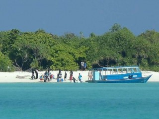 ހދ. ނޮޅިވަރަމްފަރުގައި ޢުމުރުން ދުވަސްވީ މީހަކު މޫދުގައި މަރުވެފައި އޮތްވާ ފެނިއްޖެ