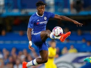 ލޯނެއްގެ ދަށުން ބަޓްޝުއާއީ ގެންނަން ވެސްޓްހަމްއިން ޝައުގުވެރިވޭ