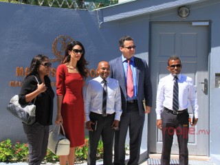 ރައީސް ނަޝީދުގެ އެހެން ބައެއް ވަކީލުންނާއިއެކު ޖެރަޑް ޖެންސަރ (ކ-2)