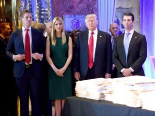 މެކްސިކޯ އާއި އެމެރިކާގެ ބޯޑަރުގައި ފާރެއް ރޭނުމަށް އަންގާ އަމުރުގައި ޓްރަމްޕް ސޮއިކުރައްވައިފި