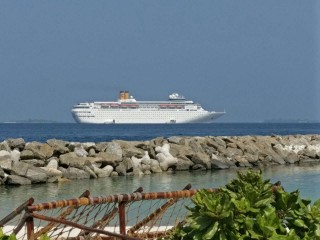 މާލޭގެ ބޭރުގައި ކްރޫޒްލައިނަރއެއް