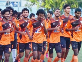 ސާންތިގެ އިރުޝާދާއެކު އީގަލްސް ފަރިތަކުރުންތައް ފަށައިފި