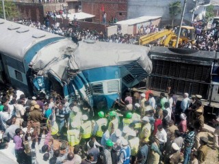 އިންޑިއާގައި ރޭލު އެކްސިޑެންޓެއްގައި 26 މީހަކު މަރުވެއްޖެ