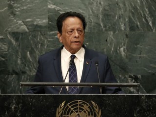 މޮރިޝަސްގެ ބޮޑު ވަޒީރު އިސްތިއުފާ ދެއްވައި ބާރުތައް ދަރިކަލުންނަށް!