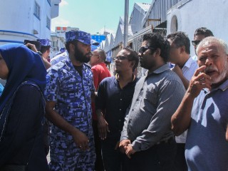 ކުރިމިނަލް ކޯޓްކައިރީ ތިބި ނޫސްވެރިންތަކެއް އެތަނުން ފޮނުވާލުމަށް ފުލުހުން މަސައްކަތްކުރަނީ