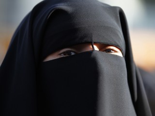 މޫނު ބުރުގާ އަޅައިގެން ވަޒީފާ އަށް ނިކުތުން މަނާކުރާ މައްސަލައިގައި ދީނީ އިލްމުވެރިންތަކެއް ކޯޓަށް!