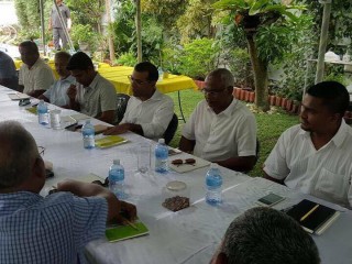 ރައީސް ނަޝީދު ބައްދަލުވުމެއްގައި