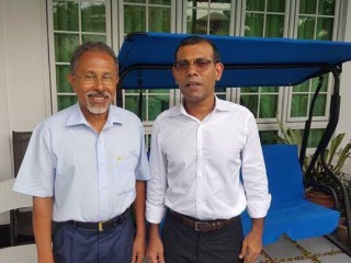 ރައީސް ނަޝީދު (ކ) 2013 ވަނަ އަހަރުގެ އެމަނިކުފާނުގެ ރަނިންމޭޓް ޑރ. މުސްތަފާ ލުތުފީ (ވ)އާ އެކު