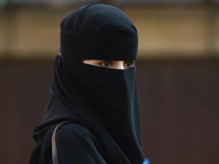 އިސްލާމީ ފޭރާމެއް އަޅައިގެން ވަޒީފާ އަދާކުރުމުގެ ހައްގެއް ސަރުކާރުން ނުދޭ، ސަލަފުން އެދެނީ އިހުތިޖާޖުކުރަން