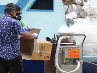 މައްސަލައެއްގަ ފުލުހުން އަތުލައިގަނެފައިވާ ގިނަ އަދަދެއްގެ މަސްތުވާތަކެތި ނައްތާލައިފި 