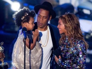 ބިޔޯންސޭ ގްރެމީ އެވޯޑް ހަފްލާގައި ލަވަކިޔަނީ 