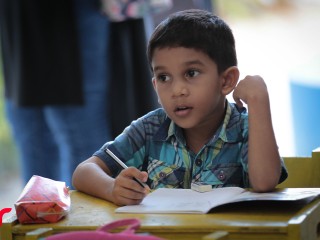 ތިކިޖެހިތާނަ އުފެދުމަކީ ދިވެހިބަހަށް ނުވަތަ ތާނަލިއުމަށް ލިބުނު މުއްސަނދިކަމަކާއި ކުރިއެރުމެއް ކަމުގައި ޙުސައިން ޢަބްދުއްރަޙްމާން،( 1997) ވިދާޅުވަފައި ވެއެވެ.