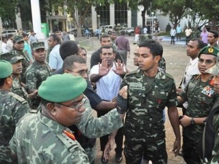 ފެބުރުއަރީ 7 - ބަޣާވަތްކުރި މީހުން މިއަދު ތިބީ ކޮންހާލެއްގަ؟