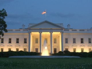 ކޯޓުން ޓްރަމްޕުގެ "ޓްރެވަލް ބޭން" އާ ދެކޮޅަށް އަމުރު ނެރުމުން ވައިޓް ހައުސް އިން އެކަމާ ދެކޮޅަށް ނިކުންނަނީ 