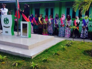 މޫނުބުރުގާ އަޅާތީ ކުޑަފަރީ ޤުރުއާން ޓީޗަރުވެސް ވަޒީފާއިން ވަކިކޮށްފި