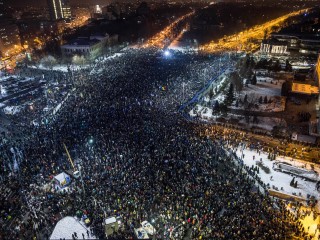 ކޮރަޕްޝަނާ ދެކޮޅަށް އަޑުއުފުލުމުގެ ގޮތުން، ރޫމޭނިއާގައި މުޒާހަރާކޮށްފި
