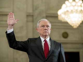 ޓްރަމްޕްގެ ސަރުކާރުގެ އެޓާނީ ޖެނެރަލް ކަށަވަރު ކުރެވިއްޖެ