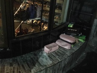 ޗެޕްސް ފިހާރައިގެ ބިއްލޫރިގަނޑެއް ތަޅާލައިގެން ވައްކަންކުރަން އުޅެފި