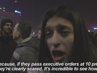 ސަރުކާރުގެ ކަރަޕްޝަން ހައްދުފަހަނަ އަޅާ ގޮސް ރޫމޭނިއާ ރައްޔިތުން ރުޅިގަދަވެއްޖެ