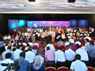 ނުކުޅެދުންތެރިކަން ހުންނަ ކުދިންނަށް ވަޒީފާ ދިނުން ސިޔާސީ ގޭމަކަށް!