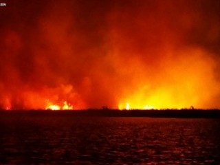 ފުވައްމުލަކު ދަނޑިމަގު ކުޅީގައި އަލިފާން ރޯވެ އަނދަމުން ދަނީ 