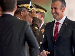 ޑްރަގް ޓްރެފިކްކުރާ ކަމުގެ ތުހުމަތުގައި ވެނެޒުއޭލާގެ ނައިބު ރައީސްއަށް އެމެރިކާއިން ދަތިކޮށްފި