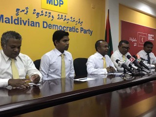 މަޖްބޫރުން މުވައްޒަފުން ޕީޕީއެމަށް ވައްދާތީ އެމްޑީޕީން މަޖިލީހަށް ޤަރާރެއް ހުށަހަޅައިފި