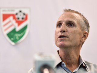 ގައުމީ ޓީމުގެ ކޯޗަކަށް އަނެއްކާ ވެސް ސްޓެވާޓް، އެއްބަސްވުމުގައި ސޮއިކޮށްފި