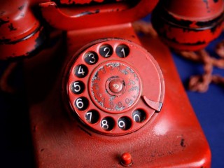 ހިޓްލަރު ގެންގުޅު ފޯނެއް އެމެރިކާގައި ނީލަން ކިޔަނީ 