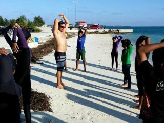 އައްޑޫ ސިޓީގައި ބޭސިކް ސްވިމިންގް ކޯޗިންގް ކޯހެއް ފަށައިފި