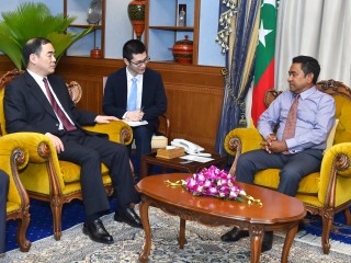 ޗައިނާގެ އެސިސްޓެންޓް ފޮރިން މިނިސްޓަރ ރައީސުލްޖުމްހޫރިއްޔާގެ އަރިހަށް އިޙްތިރާމްގެ ޒިޔާރަތެއް ކުރައްވައިފި