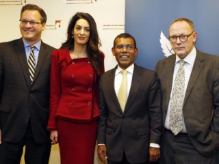 ރައީސް ނަޝީދު އެމަނިކުފާނުގެ ގާނޫނީ ވަކީލުންގެ ޓީމުގައި ހިމެނިވަޑައިގަންނަވާ ބޭރުގެ ވަކީލުންނާއެކު