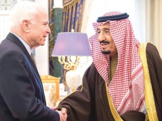 ސެނެޓާ ޖޯން މެކޭން އާއި ސަލްމާން ރަސްގެފާނު ބައްދަލު ކުރައްވައިފި